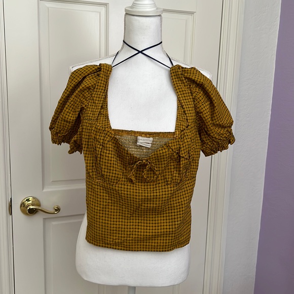 Urban Outfitters crop top. - Picture 3 of 4